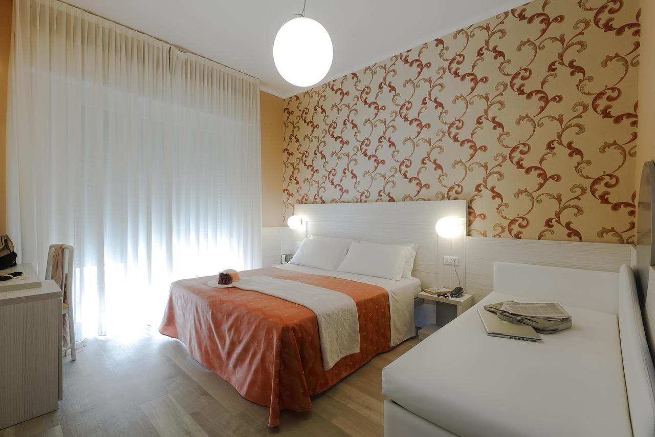 Hotel Ombretta Mare Rimini Exterior foto