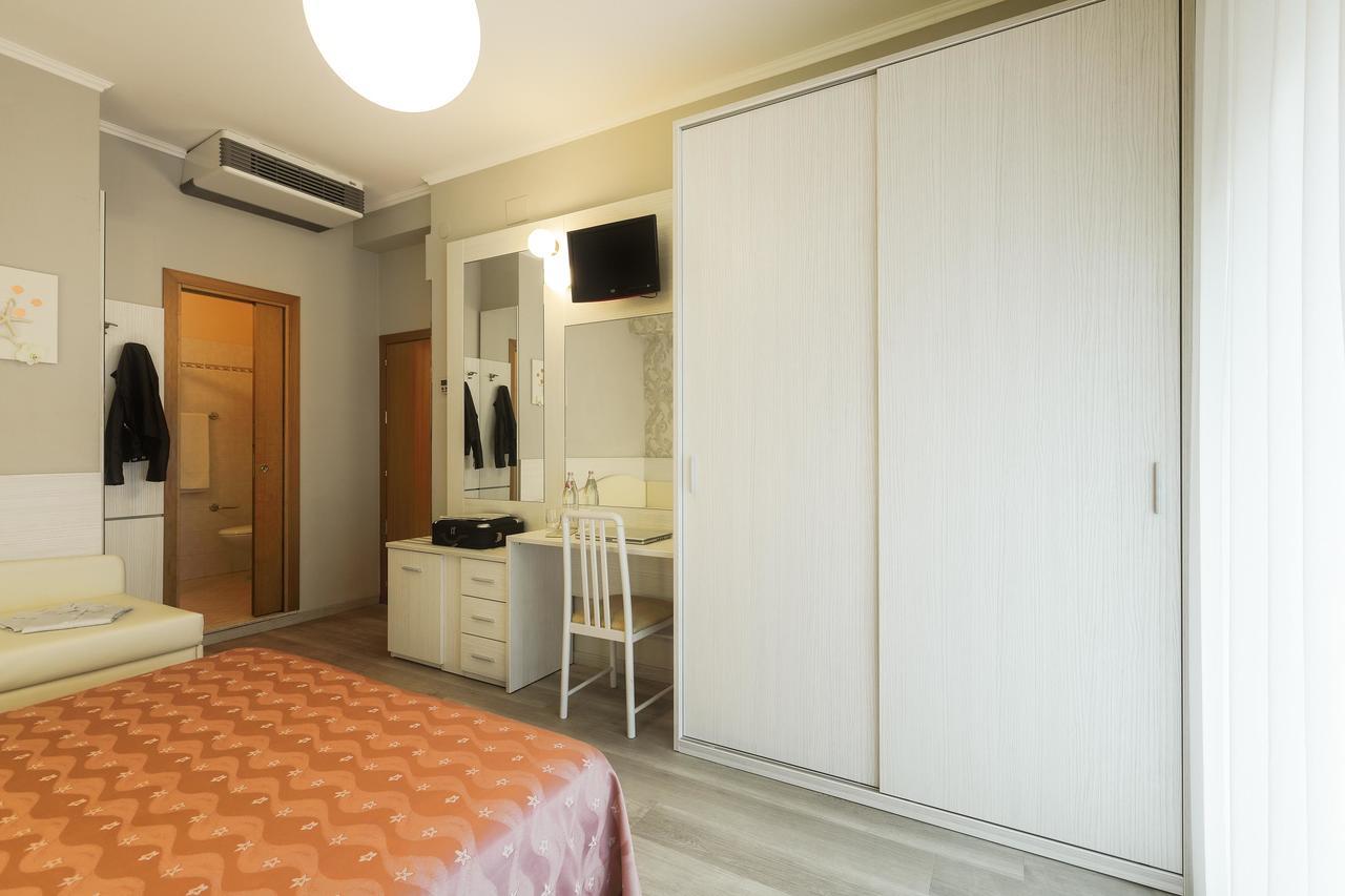 Hotel Ombretta Mare Rimini Exterior foto